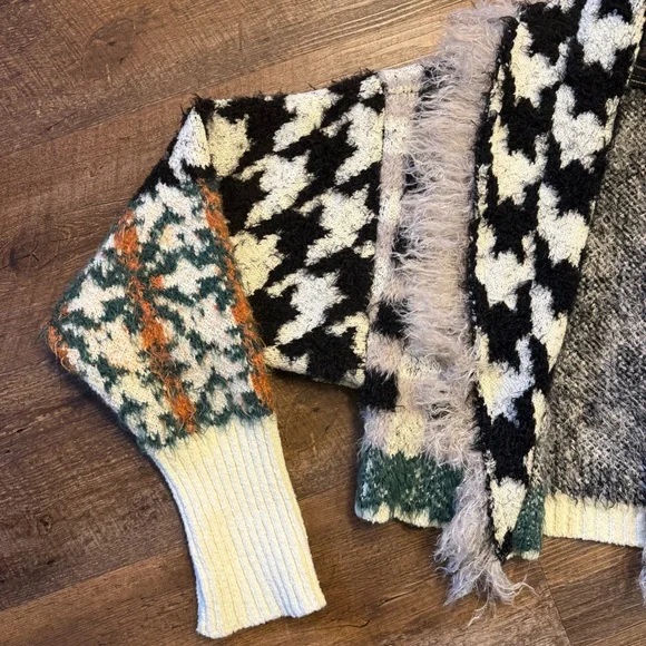 Urban Outfitters Multicolor Patterned Sweater - Picture 3 of 7